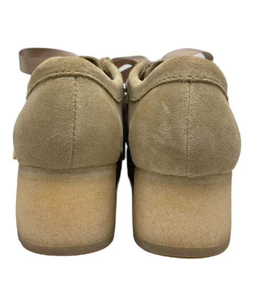 CLARKS（クラークス）CLARKS (クラークス) Lily Brown (リリーブラウン) クラークスカスタムシューズ/ワラクラフトビー ベージュ サイズ:US7の古着・服飾アイテム