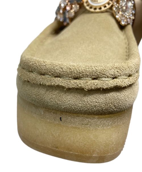 CLARKS（クラークス）CLARKS (クラークス) Lily Brown (リリーブラウン) クラークスカスタムシューズ/ワラクラフトビー ベージュ サイズ:US7の古着・服飾アイテム