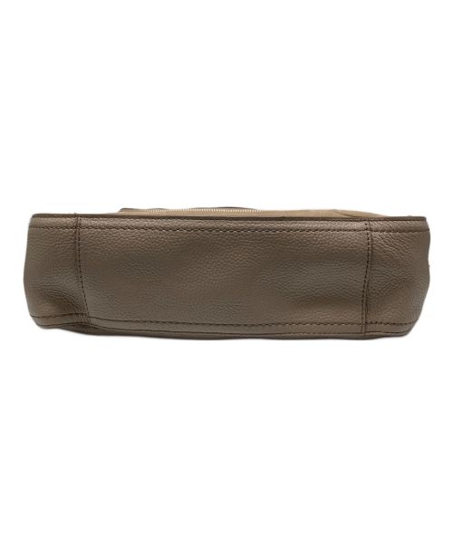 MARC JACOBS（マークジェイコブス）MARC JACOBS (マークジェイコブス) HOBOショルダーバッグ ベージュの古着・服飾アイテム