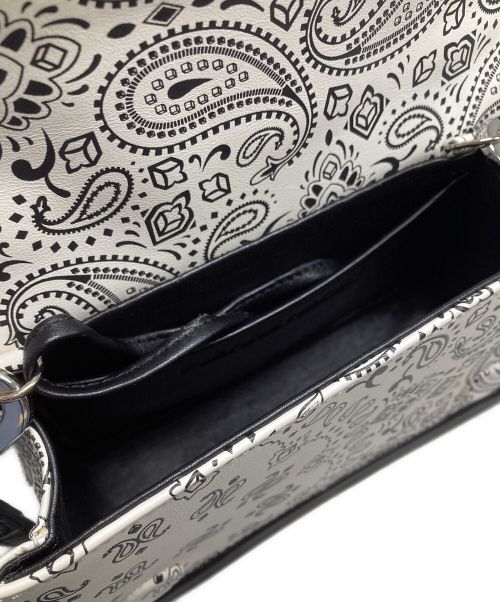 PIERRE HARDY（ピエールアルディ）PIERRE HARDY (ピエールアルディ) ミニアルファパッドハンドバッグ ショルダーバッグ ホワイト×ブラックの古着・服飾アイテム