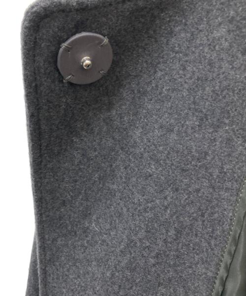 cygne（シーニュ）cygne (シーニュ) スカラップケープ グレーの古着・服飾アイテム