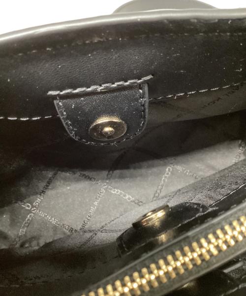 MICHAEL KORS（マイケル・コース）MICHAEL KORS (マイケルコース) クロスボディバッグ ブラックの古着・服飾アイテム