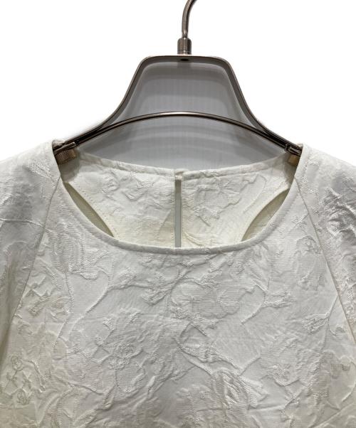 OHGA（オオガ）OHGA (オオガ) フラワージャガードブラウス ホワイト サイズ:Free 未使用品の古着・服飾アイテム