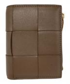 BOTTEGA VENETAボッテガベネタ）の古着「カセット スモール 二つ折りウォレット」｜ベージュ