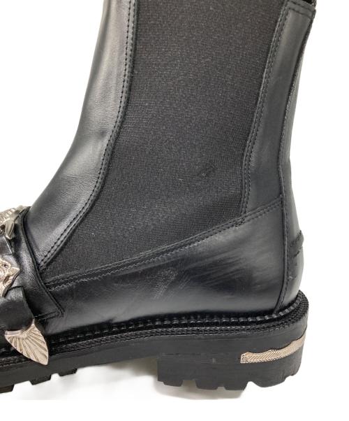 TOGA PULLA（トーガ プルラ）TOGA PULLA (トーガ プルラ) グラフィック ハードウェア チェルシーブーツ ブラック サイズ:37の古着・服飾アイテム