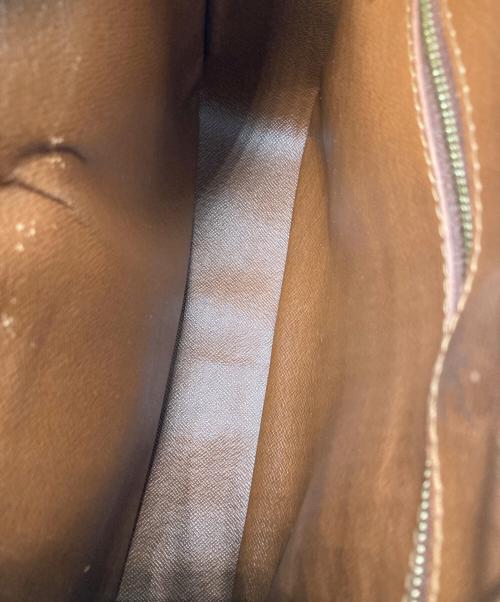 LOUIS VUITTON（ルイ ヴィトン）LOUIS VUITTON (ルイ ヴィトン) ショルダーバッグ ブラウンの古着・服飾アイテム