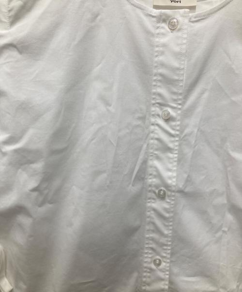 YORI（ヨリ）YORI (ヨリ) ウエッジラインブラウス ホワイト サイズ:Fの古着・服飾アイテム