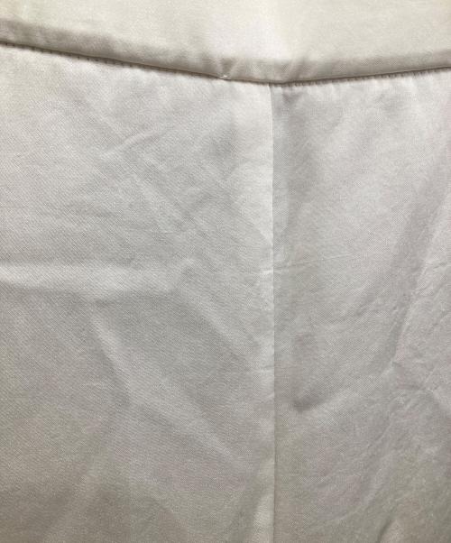 YORI（ヨリ）YORI (ヨリ) サテンワイドパンツ ホワイト サイズ:36の古着・服飾アイテム