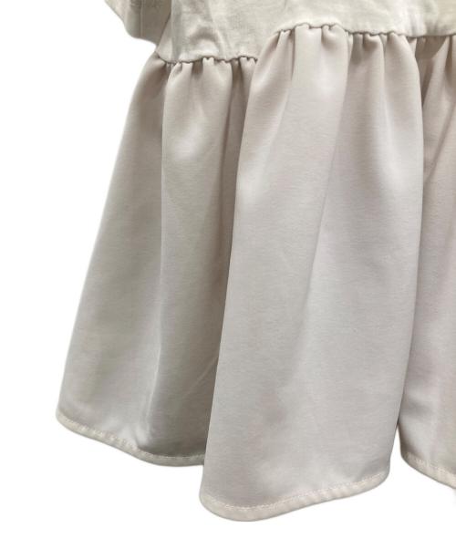 YORI（ヨリ）yori (ヨリ) ヘムフリルワイドカットソー ホワイト サイズ:Fの古着・服飾アイテム