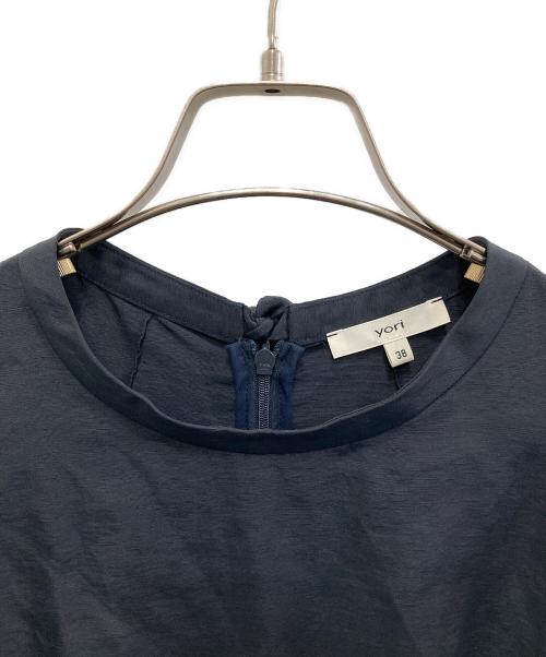 YORI（ヨリ）yori (ヨリ) ショートパフギャザーブラウス ネイビー サイズ:38の古着・服飾アイテム