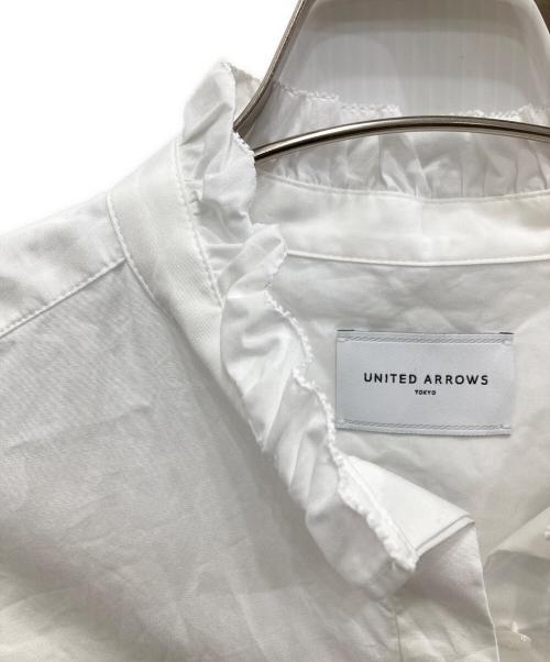 UNITED ARROWS TOKYO（ユナイテッドアローズトウキョウ）UNITED ARROWS TOKYO (ユナイテッドアローズトウキョウ) スタンドカラーフリルブラウス ホワイト サイズ:36の古着・服飾アイテム