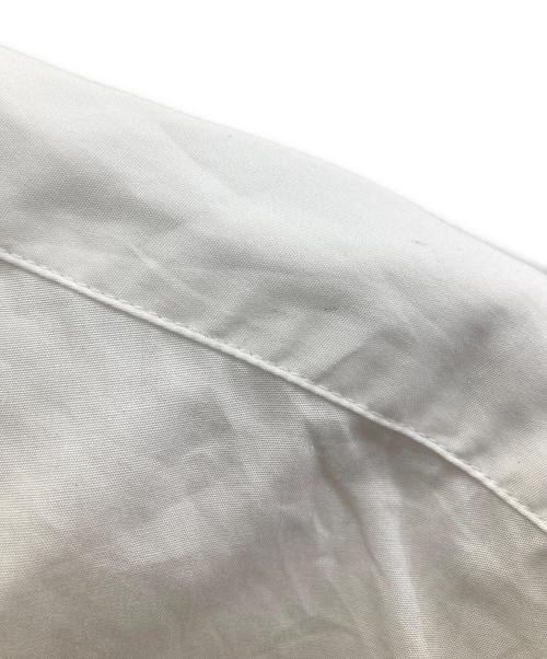 UNITED ARROWS TOKYO（ユナイテッドアローズトウキョウ）UNITED ARROWS TOKYO (ユナイテッドアローズトウキョウ) スタンドカラーフリルブラウス ホワイト サイズ:36の古着・服飾アイテム