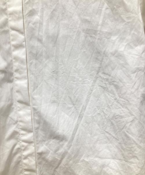 UNITED ARROWS TOKYO（ユナイテッドアローズトウキョウ）UNITED ARROWS TOKYO (ユナイテッドアローズトウキョウ) スタンドカラーフリルブラウス ホワイト サイズ:36の古着・服飾アイテム