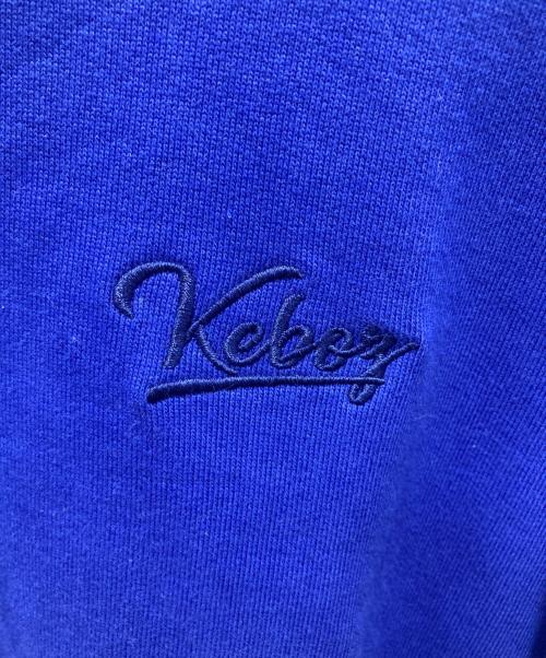 KEBOZ（ケボズ）KEBOZ (ケボズ) 両面刺繍エンブロイダリーロゴスウェット ブルー サイズ:Lの古着・服飾アイテム