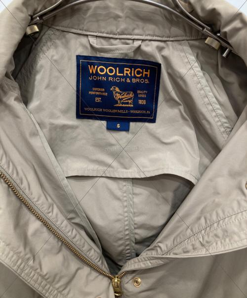 WOOLRICH（ウールリッチ）WOOLRICH (ウールリッチ) マウンテンパーカー ベージュ サイズ:Sの古着・服飾アイテム