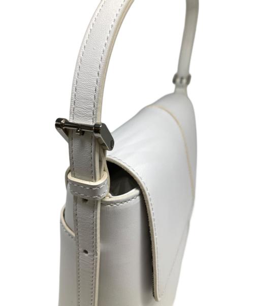 BURBERRY（バーバリー）BURBERRY (バーバリー) セミショルダーバッグ ホワイトの古着・服飾アイテム