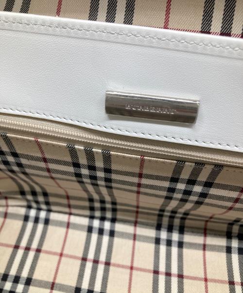BURBERRY（バーバリー）BURBERRY (バーバリー) セミショルダーバッグ ホワイトの古着・服飾アイテム