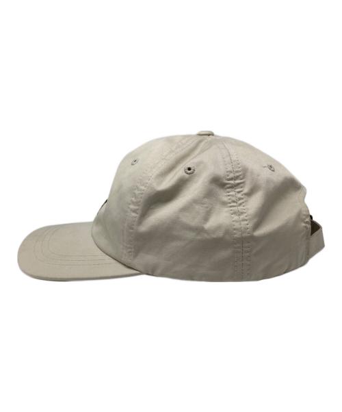 stussy（ステューシー）stussy (ステューシー) ベーシックストックロゴキャップ ベージュの古着・服飾アイテム