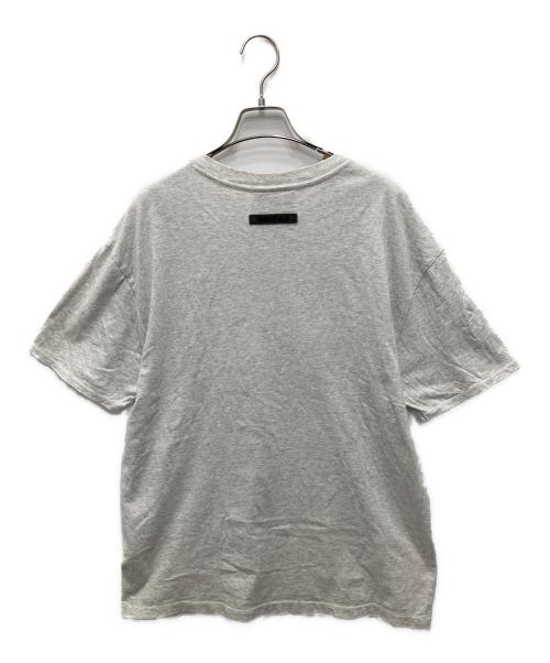 FOG ESSENTIALS（フィアオブゴッド エッセンシャル）FOG ESSENTIALS (フィアオブゴッド エッセンシャル) プリントカットソー グレー サイズ:Sの古着・服飾アイテム