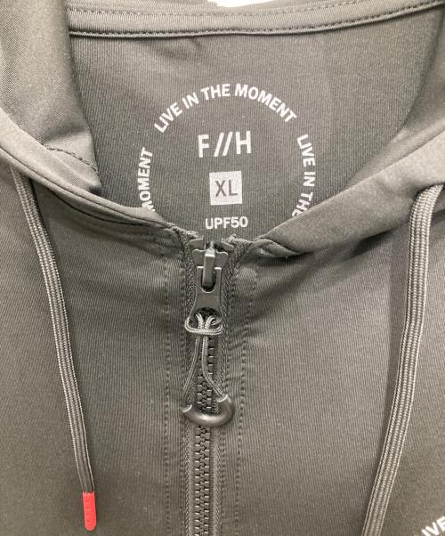 FREELY CIRCLE（フリーリーサークル）FREELY CIRCLE (フリーリーサークル) LOGO RASH ZIP HOODIE ブラック サイズ:XL 未使用品の古着・服飾アイテム