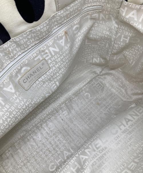 CHANEL（シャネル）CHANEL (シャネル) 総柄キャンバストートバッグ アイボリーの古着・服飾アイテム