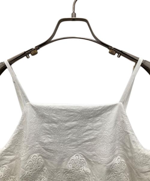 STRATA（エストラータ）STRATA (エストラータ) エンブロイダリースカラップキャミソールワンピース ホワイト サイズ:Freeの古着・服飾アイテム