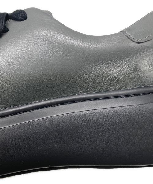 ERIKO YAMAGUCHI（エリコ ヤマグチ）ERIKO YAMAGUCHI (エリコ ヤマグチ) THE WALKER No.001 PLATFORM/ザ ウォーカー No.001 プラットフォーム グレー×ブラック サイズ:Mの古着・服飾アイテム