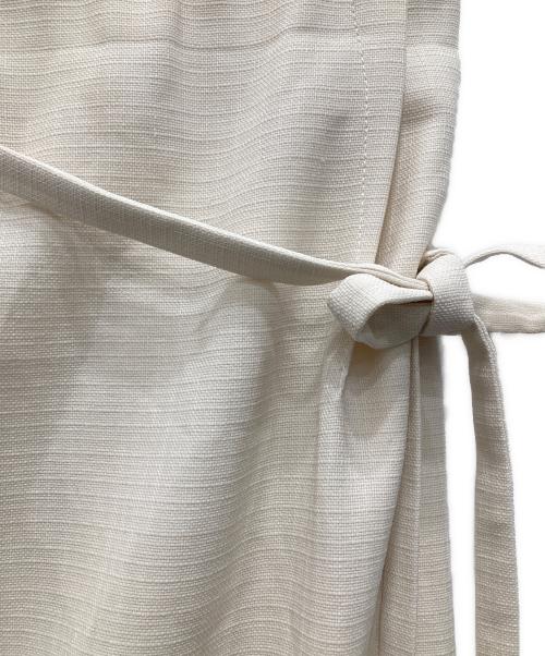 MIESROHE（ミースロエ）MIESROHE (ミースロエ) ベルトデザインストレートスカート ホワイトの古着・服飾アイテム