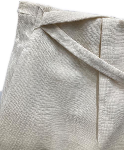 MIESROHE（ミースロエ）MIESROHE (ミースロエ) ベルトデザインストレートスカート ホワイトの古着・服飾アイテム