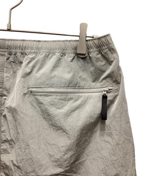 CUP AND CONE（カップアンドコーン）CUP AND CONE (カップアンドコーン) Crispy Nylon Baggy Shorts/クリスピーナイロンバギーショーツ グレー サイズ:Bigの古着・服飾アイテム