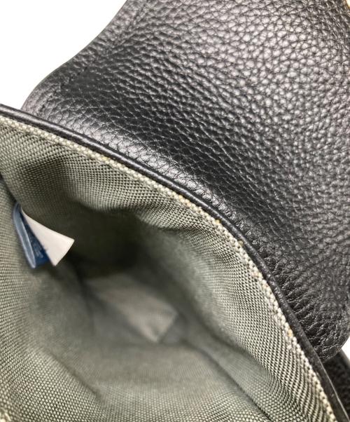 COLE HAAN（コールハーン）COLE HAAN (コールハーン) グランドアンビションセルフォンクロスボディ ブラックの古着・服飾アイテム