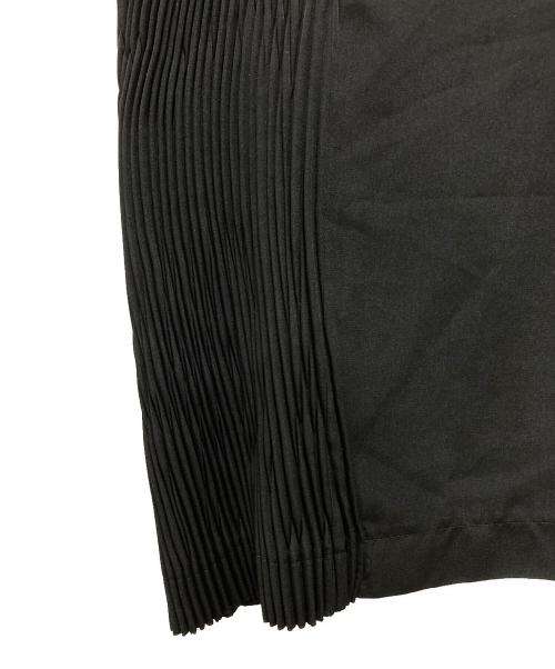 ISSEY MIYAKE（イッセイミヤケ）ISSEY MIYAKE (イッセイミヤケ) フレンチスリーブプリーツブラウス ブラック サイズ:2の古着・服飾アイテム