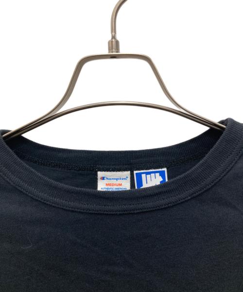 Champion（チャンピオン）Champion (チャンピオン) UNDEFEATED (アンディフィーテッド) LOGO ARCHIVES/ロゴ　アーカイブ ネイビー サイズ:Mの古着・服飾アイテム