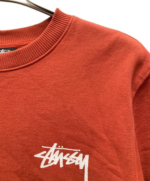 stussy（ステューシー）stussy (ステューシー) YOUNG MODERNS CREW ブラウン サイズ:Sの古着・服飾アイテム