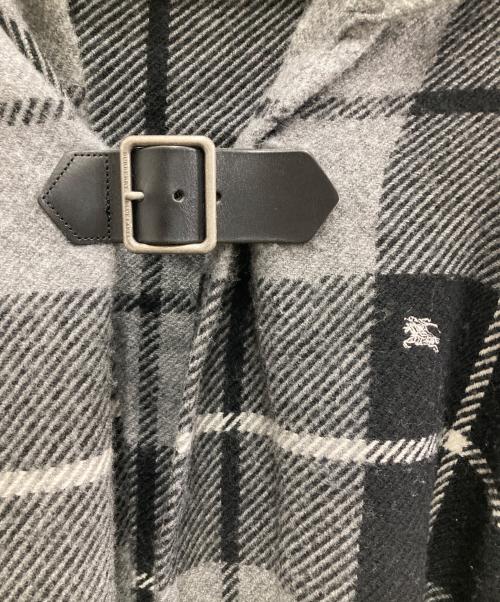 BURBERRY BLUE LABEL（バーバリーロンドンブルーレーベル）BURBERRY BLUE LABEL (バーバリーロンドンブルーレーベル) ウールポンチョ グレー サイズ:38の古着・服飾アイテム