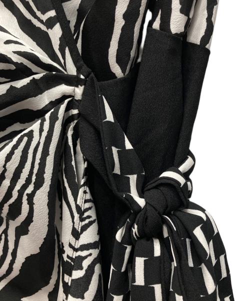 DIANE VON FURSTENBERG（ダイアンフォンファステンバーグ）DIANE VON FURSTENBERG (ダイアンフォンファステンバーグ) カシュクールワンピース ホワイト×ブラック サイズ:00 未使用品の古着・服飾アイテム