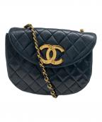 CHANELシャネル）の古着「デカココ マトラッセ チェーンショルダーバッグ」｜ブラック