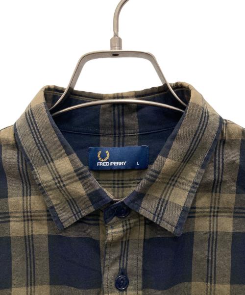 FRED PERRY（フレッドペリー）FRED PERRY (フレッドペリー) ミリタリーチャックシャツ カーキ×ネイビー サイズ:Lの古着・服飾アイテム