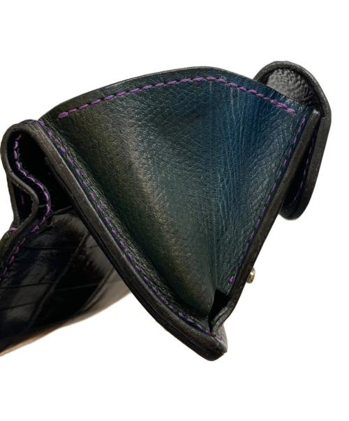 WILDSWANS（ワイルドスワンズ）WILDSWANS (ワイルドスワンズ) クロコダイルレザー2つ折り財布 ブラックの古着・服飾アイテム