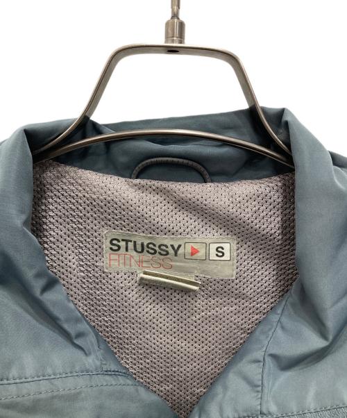 stussy fitness（ステューシー）stussy fitness (ステューシー) ナイロンジャケット ライトグレー サイズ:Sの古着・服飾アイテム