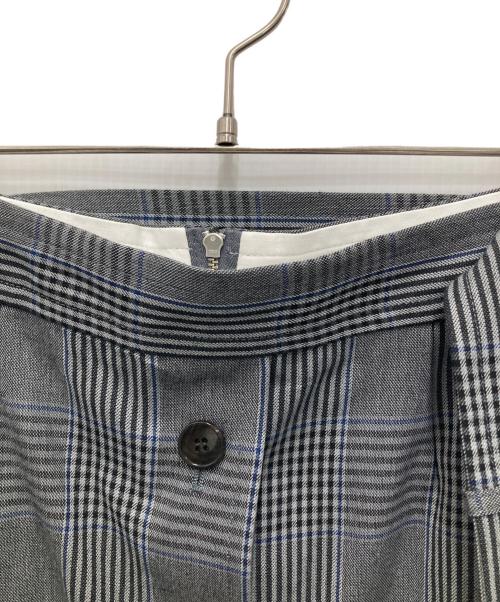 SHIPS（シップス）SHIPS (シップス) ベルト付スカート グレー サイズ:38 未使用品の古着・服飾アイテム