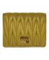 MIU MIU（ミュウミュウ）の古着「マテラッセレザー財布」｜イエロー