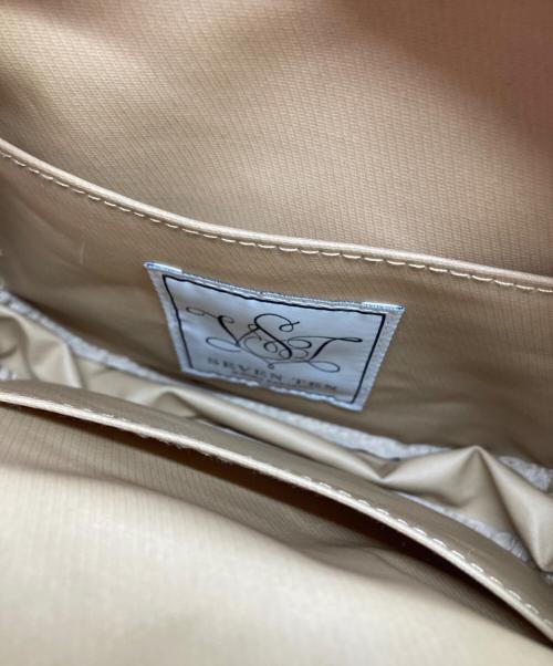 SEVEN TEN by MIHO KAWAHITO（セブン テン バイ ミホ カワヒト）SEVEN TEN by MIHO KAWAHITO (セブン テン バイ ミホ カワヒト) ワンポイント刺繍ポシェット ベージュの古着・服飾アイテム