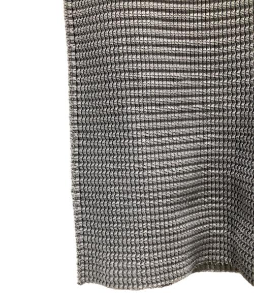 me ISSEY MIYAKE（ミーイッセイ ミヤケ）me ISSEY MIYAKE (ミーイッセイ ミヤケ) プリーツブラウス グレー サイズ:Fの古着・服飾アイテム