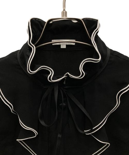 TO BE CHIC（トゥービーシック）TO BE CHIC (トゥービーシック) フリルブラウス ブラック サイズ:40 未使用品の古着・服飾アイテム