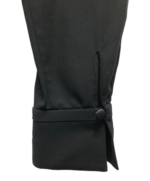 TO BE CHIC（トゥービーシック）TO BE CHIC (トゥービーシック) フリルブラウス ブラック サイズ:40 未使用品の古着・服飾アイテム