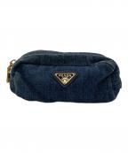 PRADAプラダ）の古着「三角プレートロゴデニムポーチ」｜インディゴ