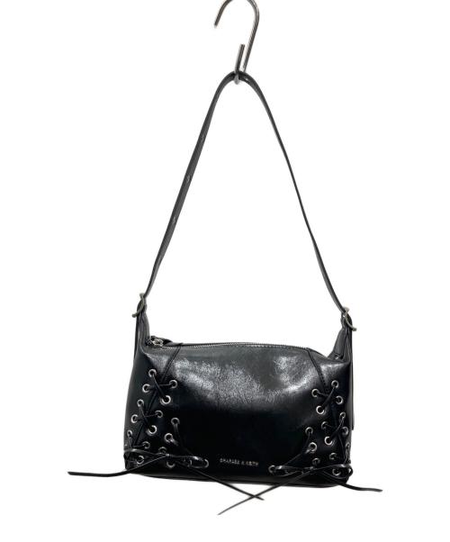 CHARLES & KEITH（チャールズアンドキース）CHARLES & KEITH (チャールズアンドキース) Xylia ザイリア グロメットレースアップショルダーバッグ ブラック 未使用品の古着・服飾アイテム