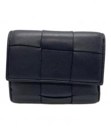 BOTTEGA VENETA（ボッテガベネタ）の古着「カセットトリフォールドウォレット」｜ネイビー