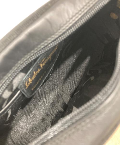 Salvatore Ferragamo（サルヴァトーレ フェラガモ）Salvatore Ferragamo (サルヴァトーレ フェラガモ) ヴァラリボンショルダーバッグ ブラックの古着・服飾アイテム